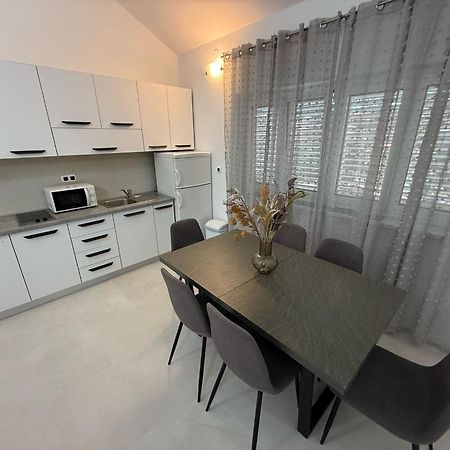 Apartments Andela Petrcane Eksteriør bilde